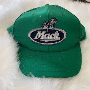 Mack hat